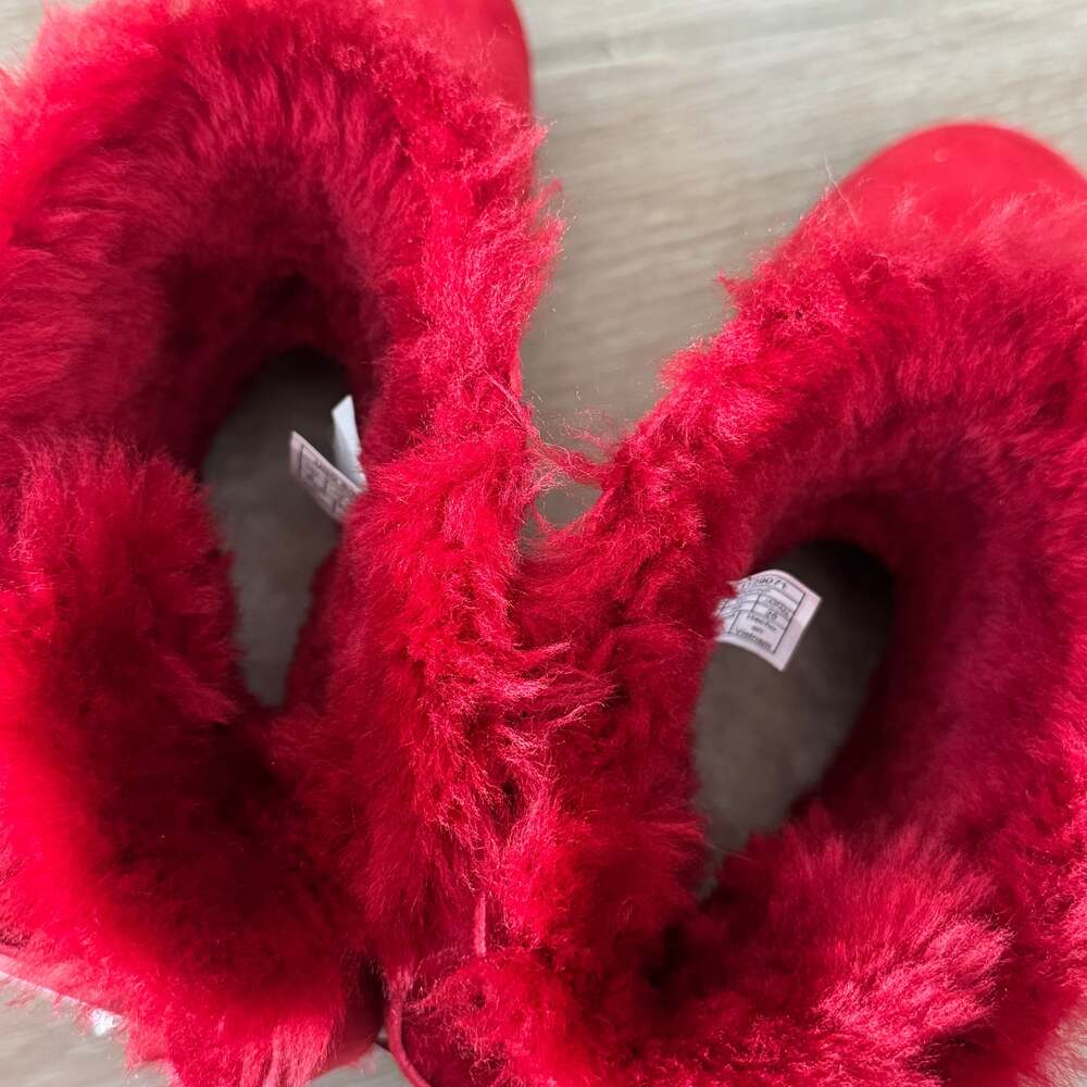 UGG Women’s Bailey Bow II Boots in Samba Red - Picture 3 of 4